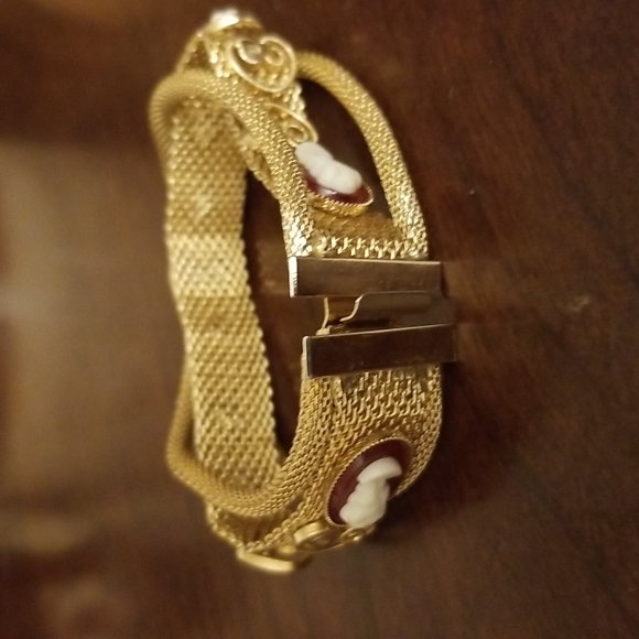 Golden vintage Cameo bracelet - Picture 5 of 9